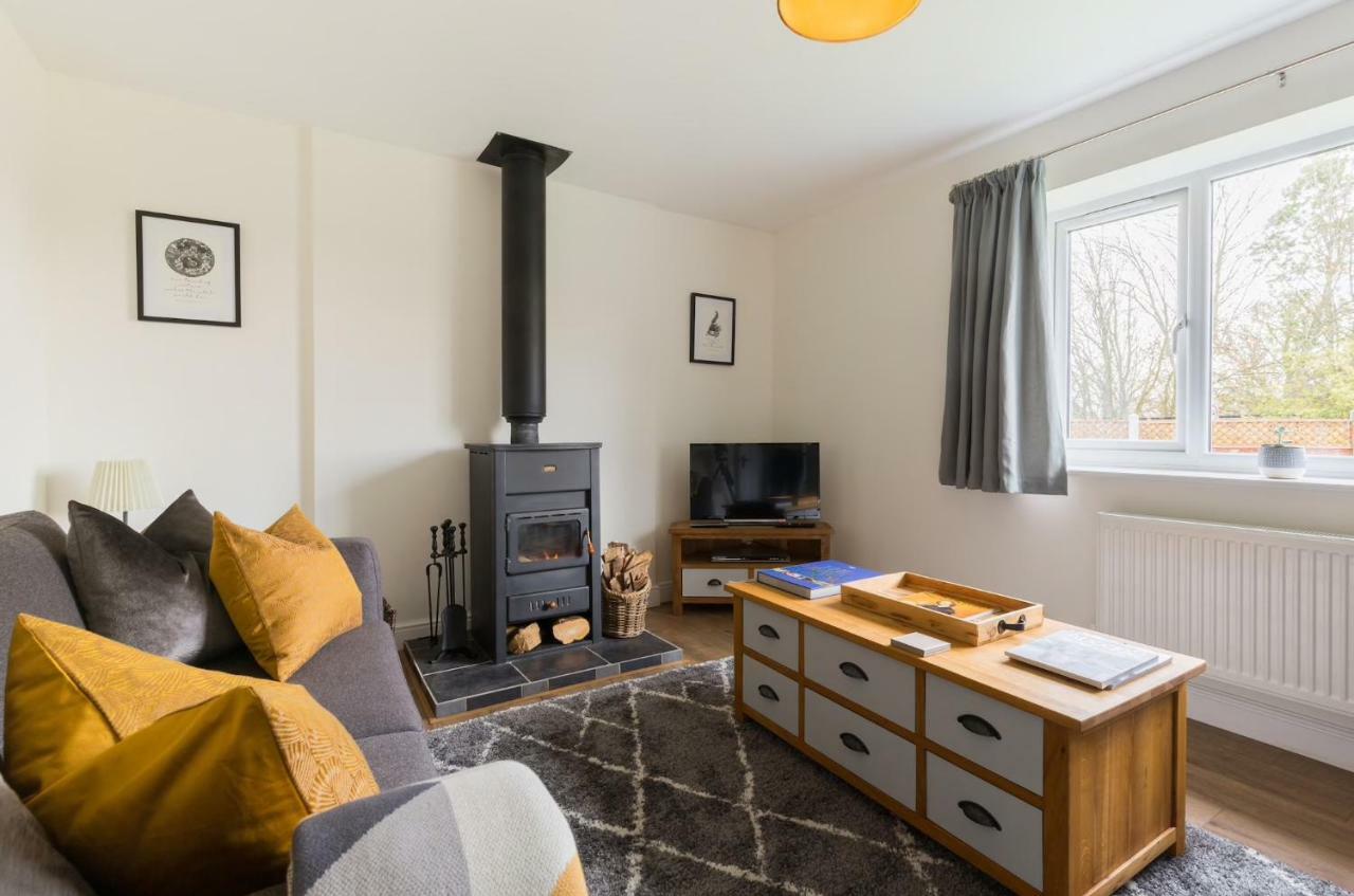 The Hideaway Villa Stratford-upon-Avon Bagian luar foto
